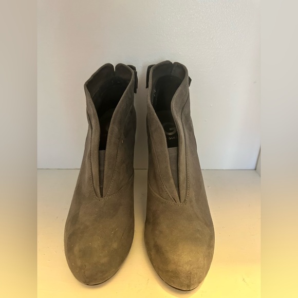 Guess, Size 8 1/2 Booties - Picture 2 of 5